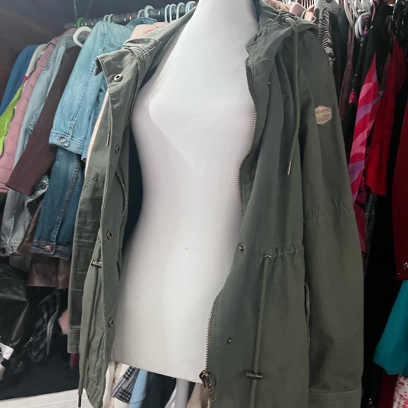 Green jacket - Picture 2 of 4